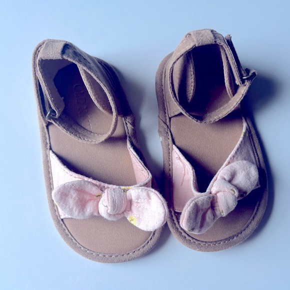 OLD NAVY baby girl sandals size 12-18 months EUC - Picture 2 of 4